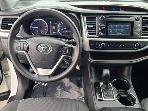 2019 Toyota Highlander LE I4