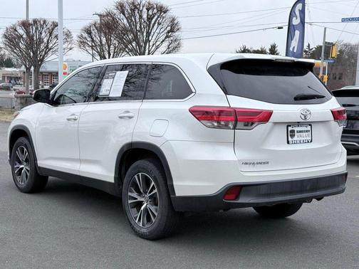 2019 Toyota Highlander LE I4