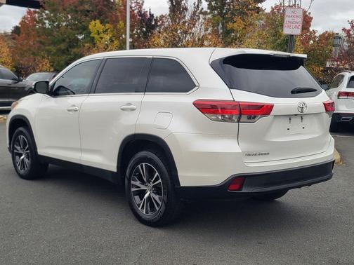2019 Toyota Highlander LE I4