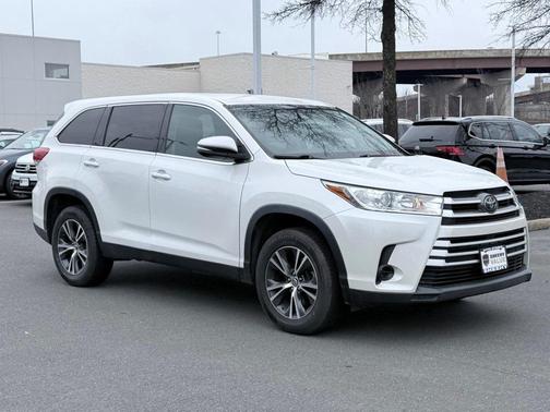 2019 Toyota Highlander LE I4
