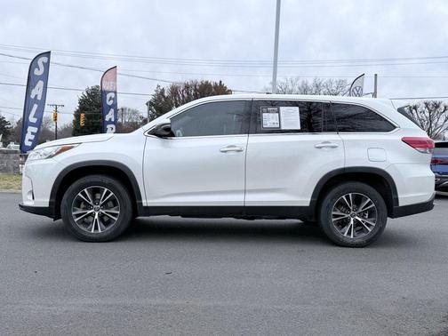 2019 Toyota Highlander LE I4