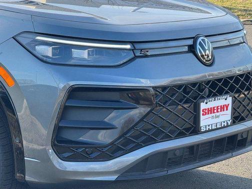 Platinum 2026 Volkswagen Tiguan 2.0T SE R-Line Black 4MOTION