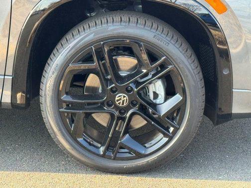 Platinum 2026 Volkswagen Tiguan 2.0T SE R-Line Black 4MOTION