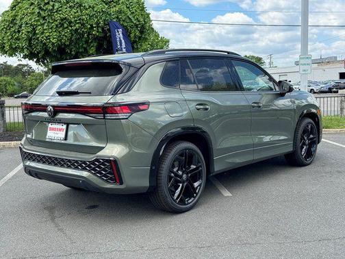 Avocado Green w/Deep Black Roof 2026 Volkswagen Tiguan 2.0T SE R-Line Black