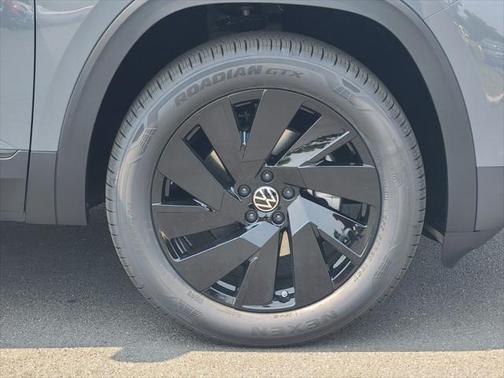 2025 Volkswagen Atlas 2.0T SE w/Technology 4MOTION