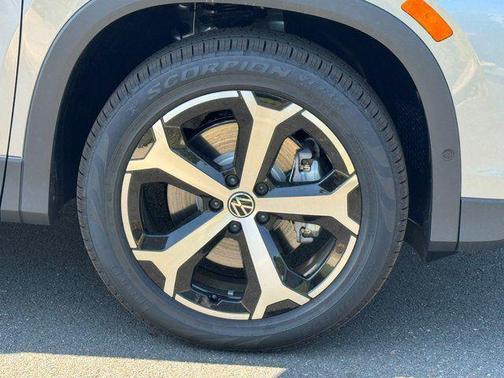 Silver Metallic 2026 Volkswagen Tiguan 2.0T SE 4MOTION