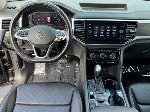 Deep Black 2023 Volkswagen Atlas 3.6L SE w/Technology