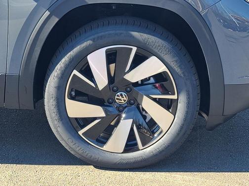 2025 Volkswagen Atlas Cross Sport 2.0T SE w/Technology 4MOTION