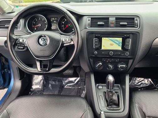 2015 Volkswagen Jetta Auto SE w/Connectivity/Navigation