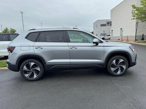 Silver Metallic 2026 Volkswagen Taos SE