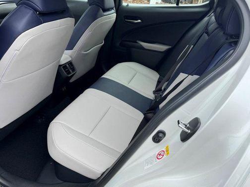 Eminent White Pearl 2019 Lexus UX 250h Base