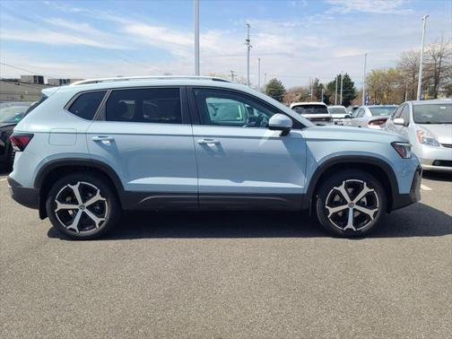 2025 Volkswagen Taos 1.5T SEL