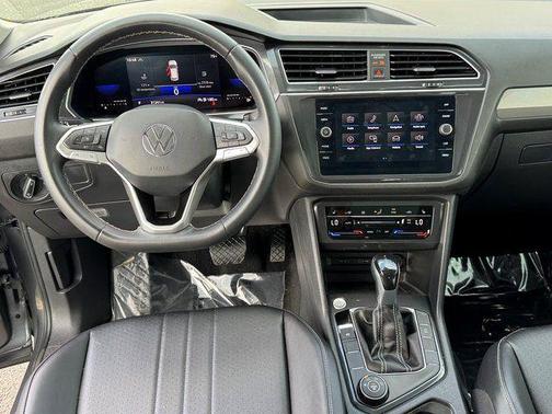 Platinum Gray Metallic 2022 Volkswagen Tiguan 2.0T SE 4MOTION