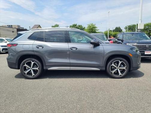 2025 Volkswagen Tiguan 2.0T SE 4MOTION