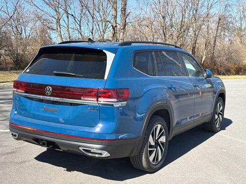 Mountain Lake B 2026 Volkswagen Atlas 2.0T SE w/Technology 4MOTION
