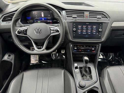 Platinum Gray Metallic 2024 Volkswagen Tiguan 2.0T SE R-Line Black 4MOTION