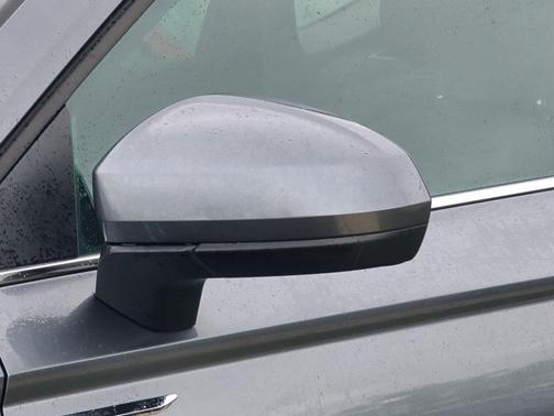 Platinum Gray Metallic 2024 Volkswagen Taos 1.5T SE