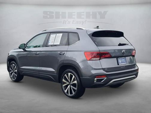 Platinum Gray Metallic 2024 Volkswagen Taos 1.5T SE