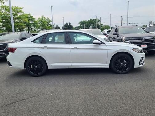 2025 Volkswagen Jetta 1.5T SE