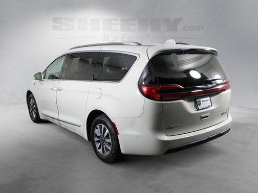 Luxury White Pearlcoat 2021 Chrysler Pacifica Hybrid Limited