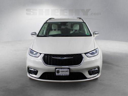 Luxury White Pearlcoat 2021 Chrysler Pacifica Hybrid Limited