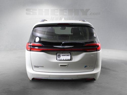 Luxury White Pearlcoat 2021 Chrysler Pacifica Hybrid Limited