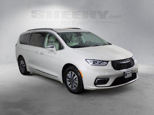 Luxury White Pearlcoat 2021 Chrysler Pacifica Hybrid Limited