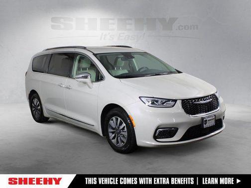 Luxury White Pearlcoat 2021 Chrysler Pacifica Hybrid Limited