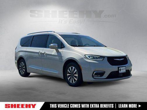 Luxury White Pearlcoat 2021 Chrysler Pacifica Hybrid Limited