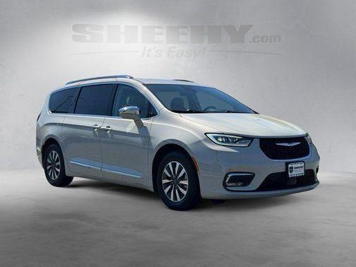 Luxury White Pearlcoat 2021 Chrysler Pacifica Hybrid Limited