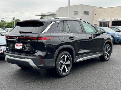 Deep Black Pearl 2026 Volkswagen Tiguan 2.0T SE 4MOTION
