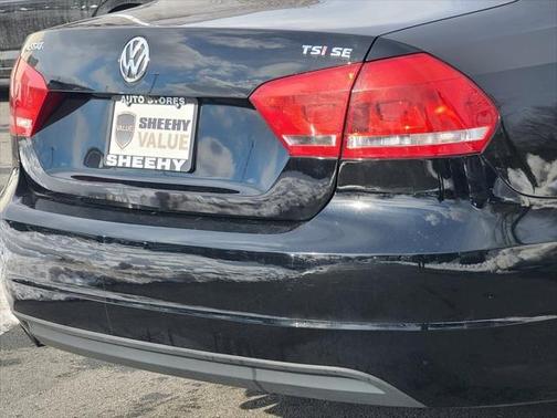 2014 Volkswagen Passat 1.8T Auto SE w/Sunroof & Nav