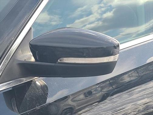 2014 Volkswagen Passat 1.8T Auto SE w/Sunroof & Nav