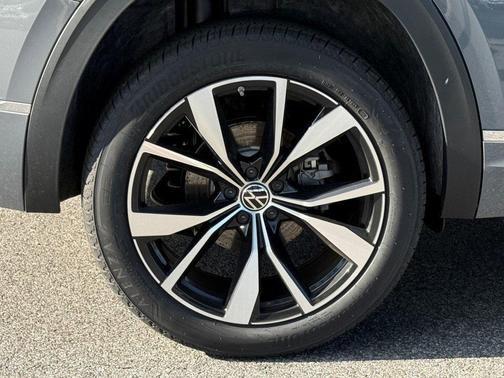 2025 Volkswagen Atlas 2.0T SEL Premium R-Line 4MOTION
