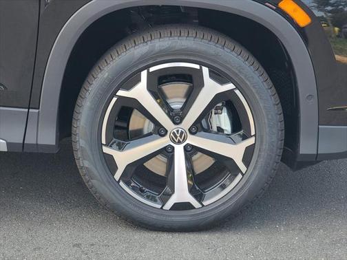 2025 Volkswagen Tiguan 2.0T SE 4MOTION