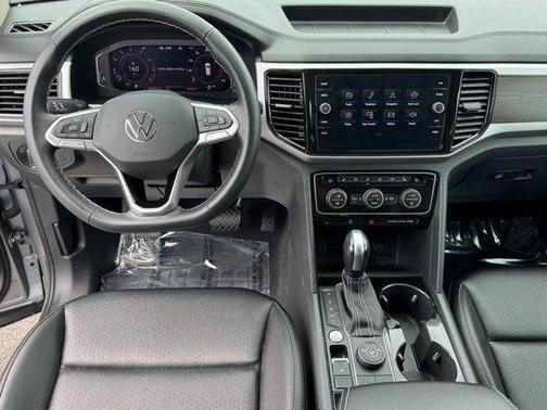 Silver Metallic 2023 Volkswagen Atlas 2.0T SE w/Technology 4MOTION