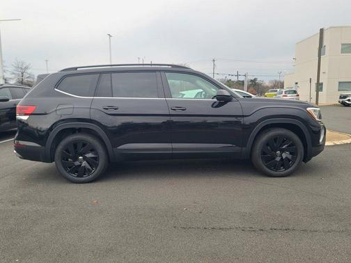 Deep Black Pearl 2026 Volkswagen Atlas 2.0T SE w/Technology 4MOTION