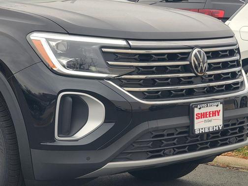 Deep Black Pearl 2026 Volkswagen Atlas 2.0T SE w/Technology 4MOTION