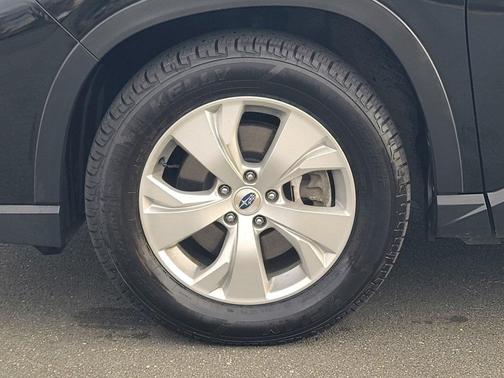 2023 Subaru Ascent Base 8-Passenger