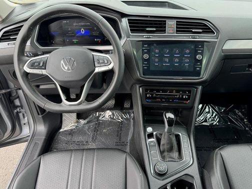 Silver Metallic 2024 Volkswagen Tiguan 2.0T SE 4MOTION