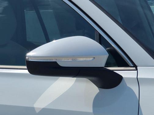 2025 Volkswagen Tiguan 2.0T SE 4MOTION