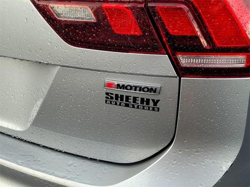 Photo 4 of 5 of 2019 Volkswagen Tiguan 2.0T SE