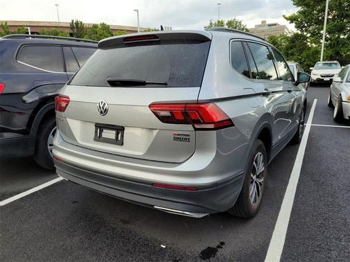 Photo 3 of 5 of 2019 Volkswagen Tiguan 2.0T SE