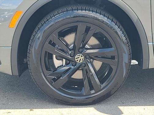 2024 Volkswagen Tiguan 2.0T SE R-Line Black 4MOTION
