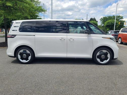 Candy White 2025 Volkswagen ID. Buzz Pro S