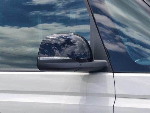 Candy White 2025 Volkswagen ID. Buzz Pro S