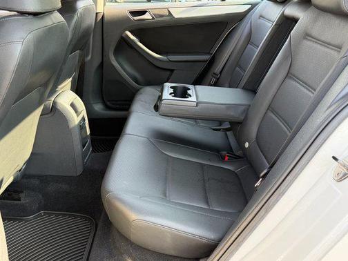 Candy White 2013 Volkswagen Jetta SE