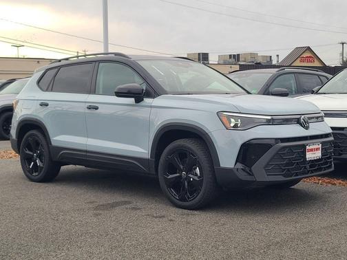 2026 Volkswagen Taos SE Black