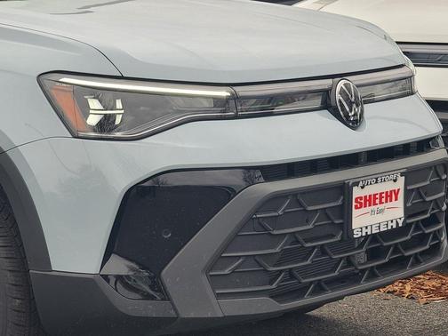 2026 Volkswagen Taos SE Black