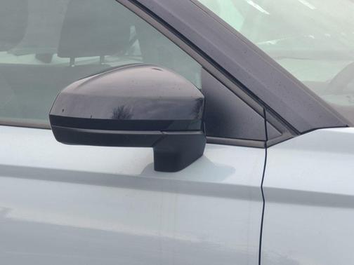 2026 Volkswagen Taos SE Black